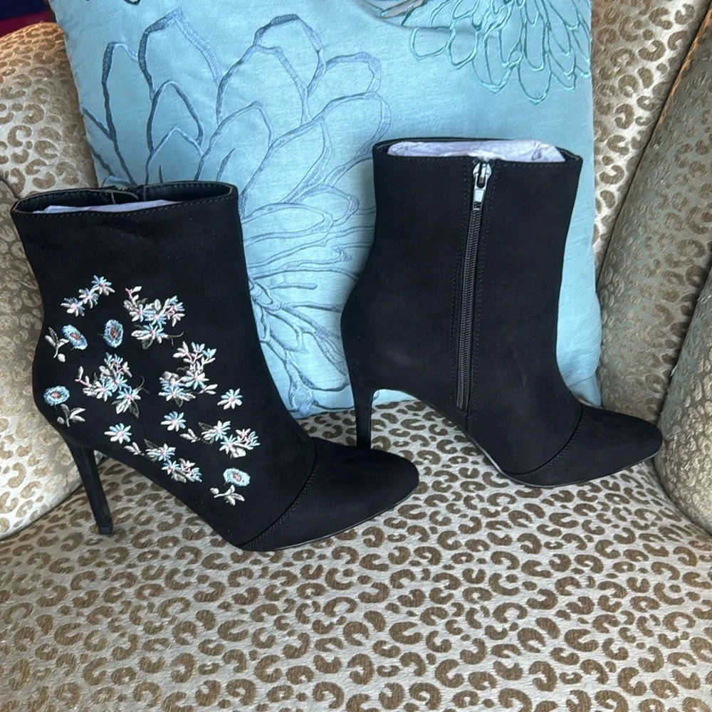 NIB Just Fab “Out West” pink blue floral embroidered faux suede stiletto bootie - Picture 4 of 11